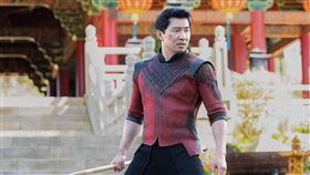 《尚氣與十環傳奇》劉思慕、梁朝偉（圖／迪士尼提供）