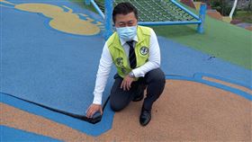 ▲公園地板崎嶇不平的狀況，非常容易造成兒童在遊玩過程中跌倒受傷。（圖／相關單位提供）