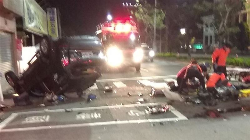 台南2車高速相撞　3人被拋飛1命危