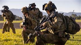 澳洲總理莫里森10日宣布，澳洲國防軍將增加1萬8500人兵力。圖為澳洲軍人。（圖／翻攝自facebook.com/defenceaustralia）
