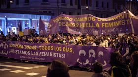 馬德里國際婦女節大遊行  5萬人共襄盛舉馬德里國際婦女節大遊行，以口號「權利是屬於所有女性的、每天都是」作為號召，集結5萬名女權運動人士和支持者參與。中央社記者胡家綺馬德里攝 111年3月9日