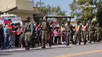 最硬教召第6天　師率童揮國旗喊加油