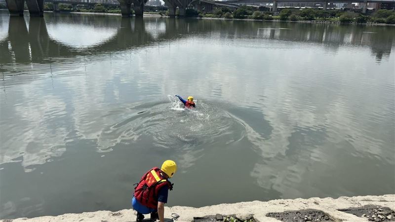新／萬板大橋驚見男浮屍　身份曝光