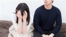 ▲一名人妻發文抱怨婆婆要求先生「幫大伯繳房貸」。（示意圖／PAKUTASO）