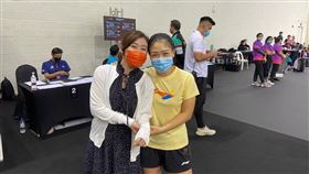 福原愛，劉詩雯。（圖/微博）