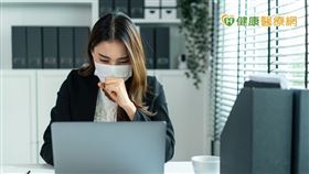 三軍總醫院基隆分院副院長李明勇醫師表示，感冒通常指的是輕微症狀，如果幸運是被致病力較弱的病毒感染，輕微的症狀也許過幾天就好了。