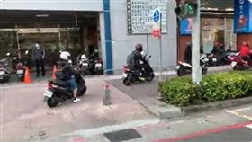 高雄,機車,人行道,波蘭,記者,Tomasz Śniedziewski,陳其邁,取締