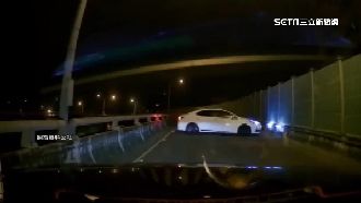 白色轎車快速道路逆向！他嚇壞煞車