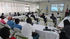 台灣與聖露西亞擴大合作  首度青年農民交流為強化與聖露西亞交流，農委會與聖露西亞農業部10日首度舉行視訊會議，交流兩國青年農業政策，也讓台灣與聖露西亞青年農民有機會分享實務經驗，擴大兩國農業合作面向。（駐聖露西亞大使館提供）中央社記者江今葉華盛頓傳真  111年3月11日