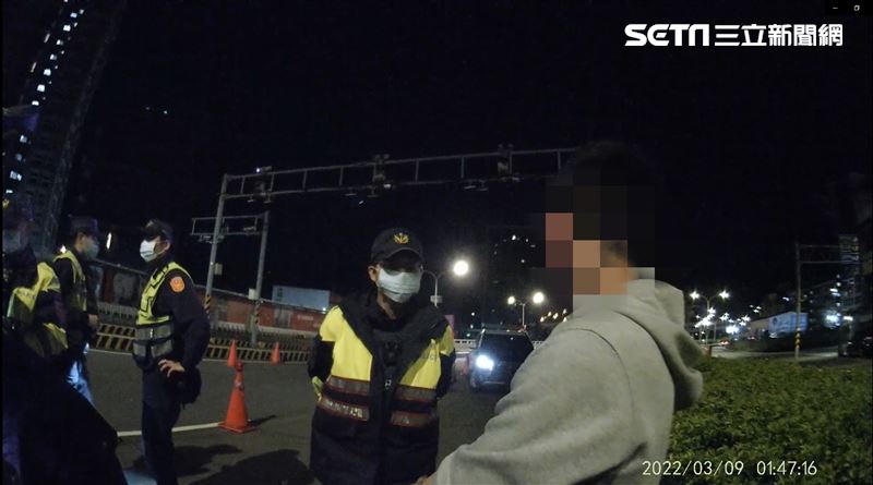 攔檢驚見「衝鋒槍」駕駛：車主不是我