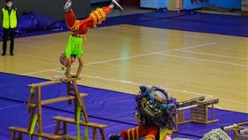 ▲下崙國小龍鳳獅隊高難度動作，讓現場觀眾讚嘆不已（圖／下崙國小提供）
