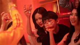 《售命》劇照01-曾之喬在片中飾演一名酒店小姐。（圖／威視提供）