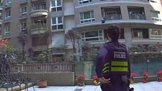 外籍師妻子戴他綠帽　氣炸勒脖險死