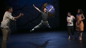 台北表演藝術中心試營運，首場演出「熱天酣眠」改編名著仲夏夜之夢，融合民間信仰邀請在地宮廟諸神，與觀眾一起在球劇場看戲。（圖／翻攝自台北表演藝術中心官網）