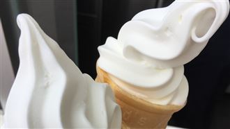 冰淇淋吃到金屬釘失生育能力　店家賠天價