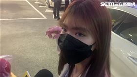 台中于姓通緝犯倒車衝撞謝女轎車，警方還將謝女當成共犯。（圖／翻攝畫面）