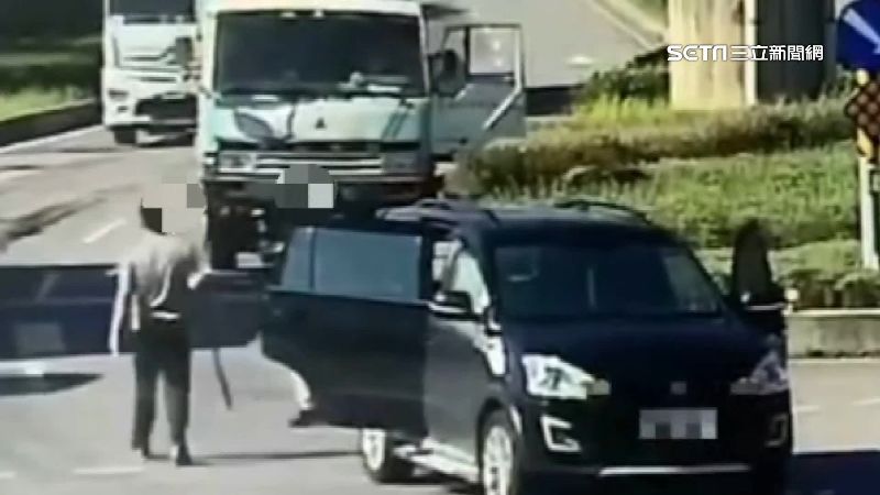水泥車酒駕肇事　被撞兄弟檔持棒猛砸