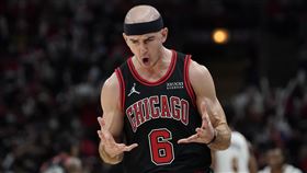 ▲「禿曼巴」卡魯索（Alex Caruso）已可全程參與球隊練習。（圖／美聯社／達志影像）