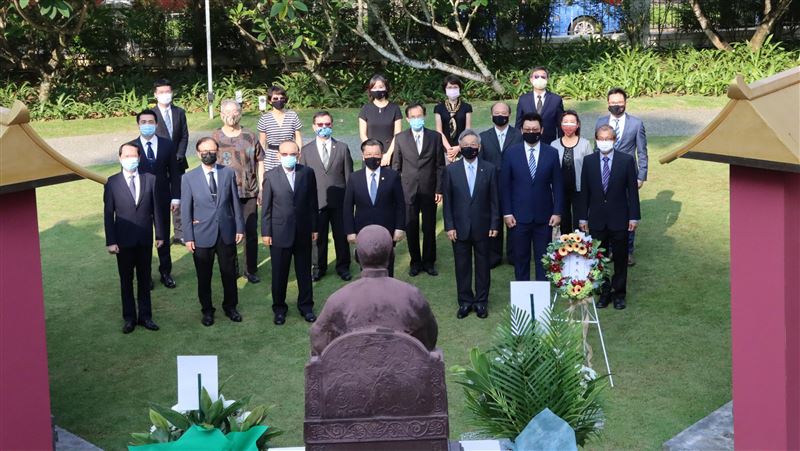 國父逝世紀念日　駐新加坡代表表敬意