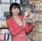 峮峮出寫真集三立新聞網專訪。（記者邱榮吉/攝影）