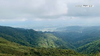宜蘭湧各地遊客　爬抹茶山、煮溫泉蛋