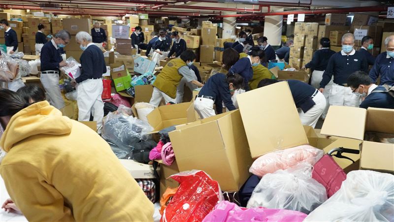 援烏物資湧外交部　慈濟師兄姐好感動