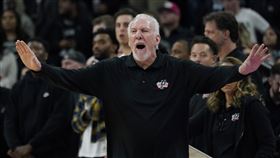 ▲馬刺總教練波波維奇（Gregg Popovich）成為NBA史上最多勝教頭。（圖／美聯社／達志影像）
