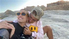 小賈斯汀和老婆海莉鮑德溫高調曬恩愛。（圖／翻攝自臉書）