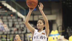 永仁奪HBL女子組季軍　林靜妍獲MVP（2）110學年度高中籃球聯賽（HBL）13日在台北小巨蛋舉行女子組季軍戰，永仁林靜妍（白衣）第3節一度連得6分、率隊反攻，最終以67比60逆轉擊敗陽明高中，拿下季軍，林靜妍賽後並獲選單場MVP。中央社記者吳家昇攝  111年3月13日