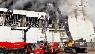 美福倉儲燒第3天　32公尺鋼牙支援