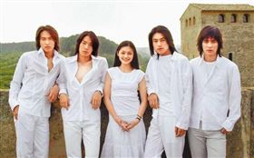 大S（中）與言承旭（左一）主演《流星花園》。（圖／翻攝自微博）