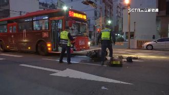路口竄出！外送員迎面撞公車意識不清