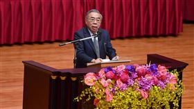 王文淵盼放鬆邊境管制  恢復商務往來全國工業總會11日下午在台北舉辦第75屆工業節慶祝大會，工總理事長王文淵致詞時表示，希望政府能在防疫優先的前提下，適度放鬆邊境管制，恢復商務活動往來。中央社記者王飛華攝  110年11日11日