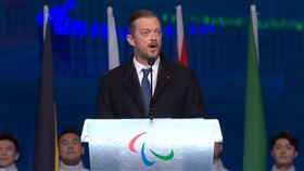 國際帕委會主席在北京冬季帕運閉幕式上提及對和平訴求，但央視轉播時沒有翻譯這段談話。（圖／翻攝自twitter.com/Paralympics）
