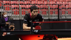 莊智淵頂住對手反撲  WTT大滿貫賽晉級次輪台灣「桌球教父」莊智淵（圖）12日以3比2險勝德國削球好手菲盧斯，挺進WTT大滿貫賽男單次輪。中央社  111年3月12日