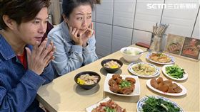 在文化路上就是想到滿滿的美食，連阿白永烈面對滿桌的美食也受不了(圖/寶島神很大