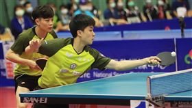 模擬東奧賽  桌球林昀儒鄭怡靜出賽（2）模擬東京奧運對抗賽4日上午進行桌球項目，混雙組合林昀儒（右）與鄭怡靜（左）對上孫嘉宏與馮翊新。中央社記者吳家昇攝  109年8月4日