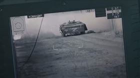 裝甲車城鎮單挑！俄軍疑發呆1砲未響　慘遭30連發射爆。圖／翻攝自烏克蘭戰略通訊中心