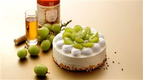 ▲ 夢卡朵的甜點師們就推出了新品「靜岡抹茶黑糖捲」和「白葡萄貴腐酒生乳酪」（圖／夢卡朵提供）