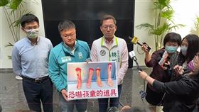 台中市麗喆幼兒園，莊姓教保員拿血淋淋斷手斷腳，萬聖節道具，嚇小孩，遭罰9萬，不適任 (圖／翻攝畫面)