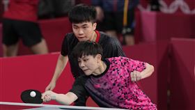 ▲「黃金混雙」林昀儒和鄭怡靜，搶下WTT桌球大滿貫新加坡站冠軍戰門票。（資料圖／美聯社／達志影像）