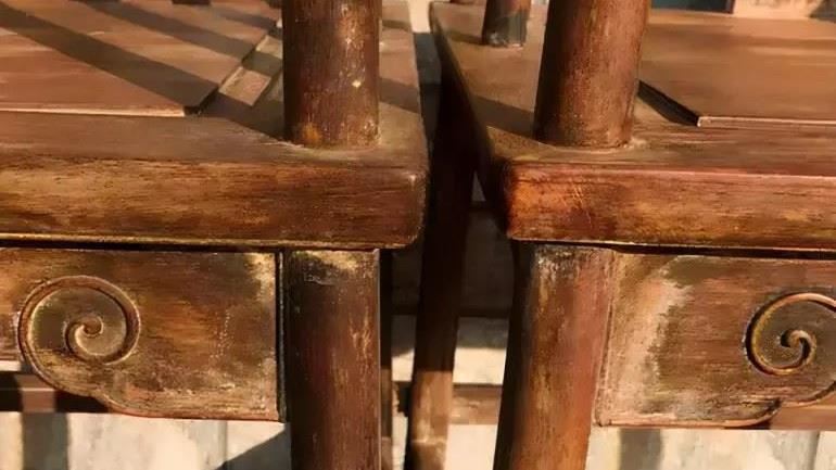 老人撿2破椅子回家　29年拍出天價