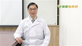 陳醫師強調，心房顫動容易引起中風，所以要使用抗凝血劑，醫師通常會先評估患者的中風機率，可能性越高，就越需要終生服用抗凝血劑；若是患者有心衰竭的狀況，也要積極治療心衰竭。