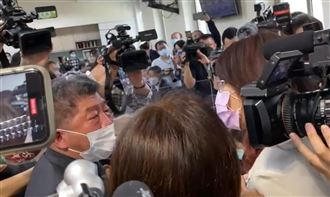 鄭麗文逼近1公尺狂噴　阿中：麥牽拖