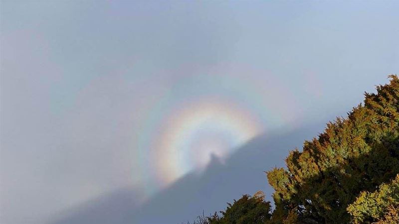 難得奇景！鄭明典PO玉山觀音圈美照