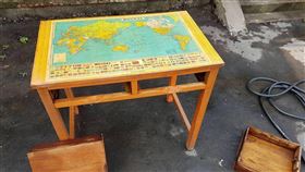 書桌,地圖,絕版,鄰居,垃圾(翻攝自 PTT)