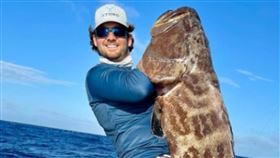 億萬銀行家兒子「跳海救未婚妻」　撞上螺旋槳傷重慘死Instagram / @otorofishing