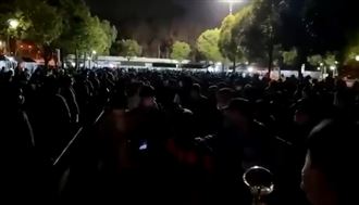 上海突然半封城　核酸檢測萬頭攢動