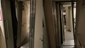  日本福島地震 列車出軌、脫軌。（圖／翻攝自推特@tokimemo1130）