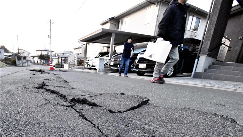 日本7.4強震　「AV女優」倒整排